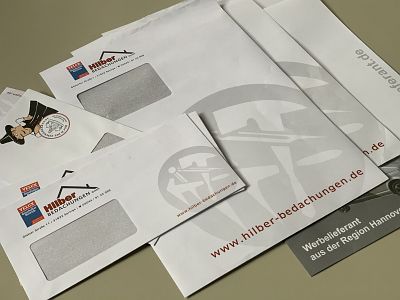 Individuell gestaltete Briefumschläge sind immer ein Blickfang, wenn die gewerbliche Post zum Kunden versendet wird. Wir gestalten und produzieren Druckerzeugnisse – Rodath Werbetechnik