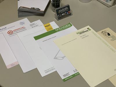 Briefbögen für Ihre geschäftliche Korrespondenz in verschiedenen Grammaturen. Wir gestalten und produzieren Druckerzeugnisse – Rodath Werbetechnik